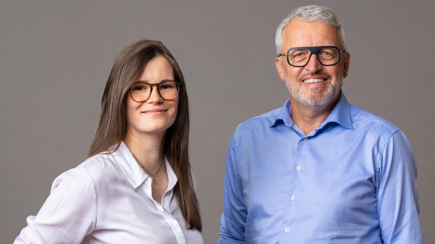 Vilsa: Zwischen Herkunft und Hightech - Julia Kornau, Bereichsleiterin Media, Digital & Sponsoring, und Hans-Dietrich Kühl, Vorsitzender der Geschäftsführung Vilsa Brunnen Otto Rodekohr GmbH - Quelle: Vilsa